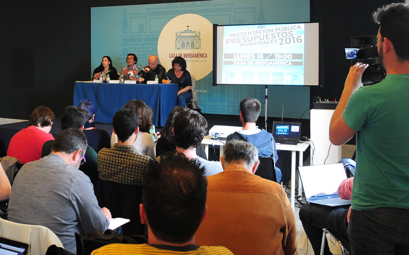 El alcalde afirma, en la presentación pública de las cuentas para 2016, que el endeudamiento municipal era “una estrategia del PP”