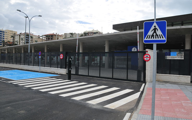Ninguna de las nueve estaciones de autobuses previstas por la Junta en la provincia “funcionan”; sólo hay dos construidas