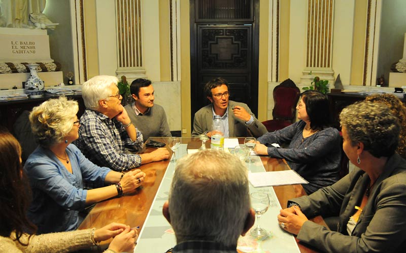 El Gobierno local elevará a pleno la interposición de querellas por los crímenes que se cometieron en Cádiz durante el franquismo