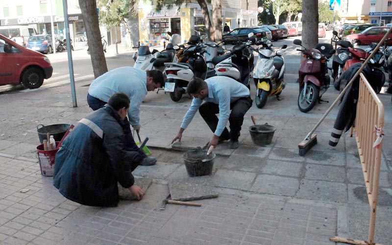 Mantenimiento Urbano requerirá la colaboración de Agadi para hacer de Cádiz “una ciudad más accesible para todos”