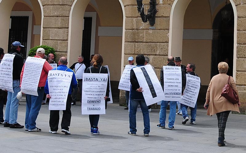 El desempleo baja en abril en Cádiz en 3.670 personas; el 60% de los 179.000 parados que todavía hay no recibe prestación alguna