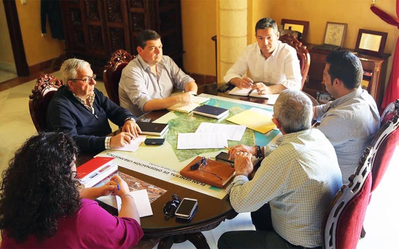 El Ayuntamiento roteño pone en marcha un plan de actuación urgente y temporal para el mantenimiento de acerados y viales