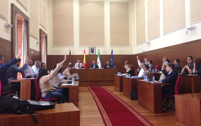 El pleno, con las abstenciones de PP y Sí se puede, aprueba elevar a la Junta el documento del PGOU para su aprobación definitiva
