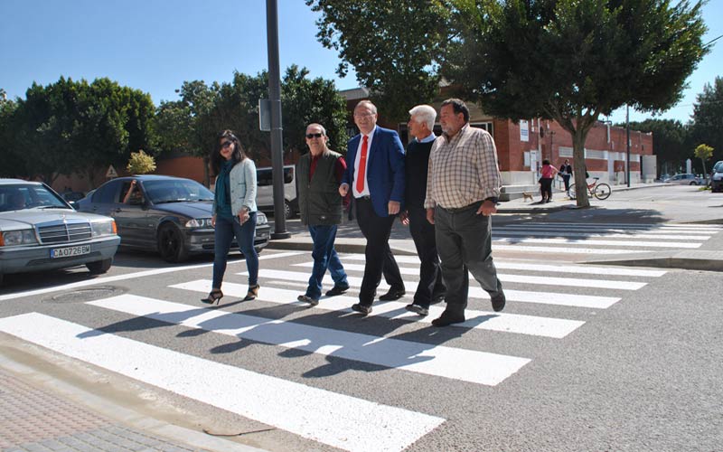 Infraestructuras ha realizado una treintena de actuaciones en nuevos pasos de peatones o para adaptarlos a la normativa