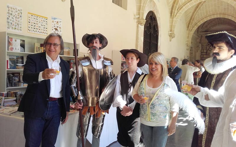 La Feria del Libro de Jerez se complementa hasta el domingo 12 con un extenso programa educativo y lúdico