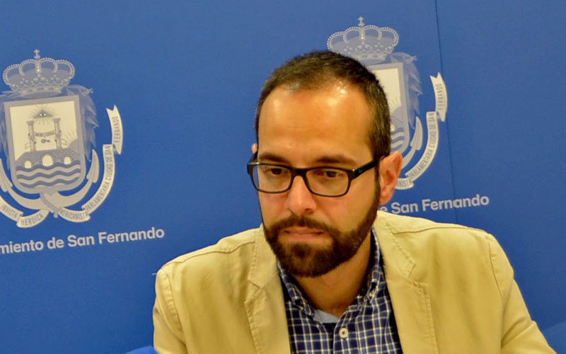 Carrera defiende las obras “ahora” en la Biblioteca Luis Berenguer