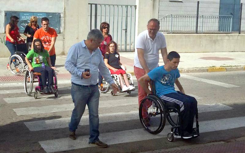 Una de las actuaciones dentro de los próximos planes de empleo de la Junta se enfocará a la supresión de barreras arquitectónicas
