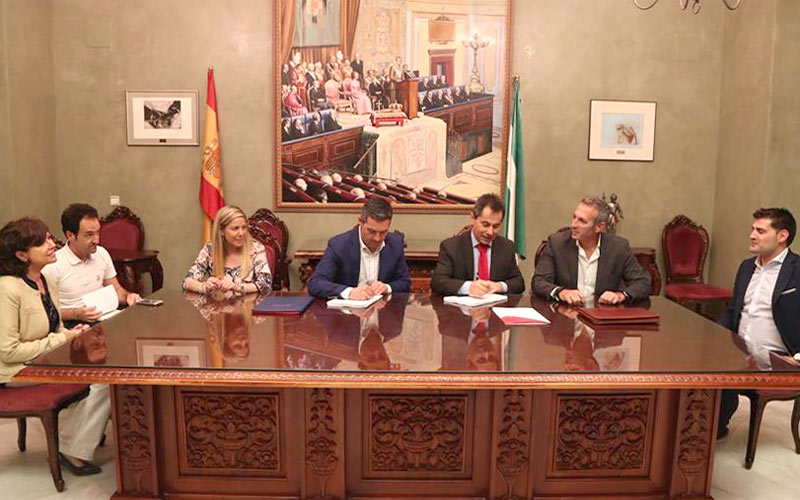 Vodafone se hace con los servicios de telefonía del Ayuntamiento roteño por medio millón, la mitad del coste del anterior contrato