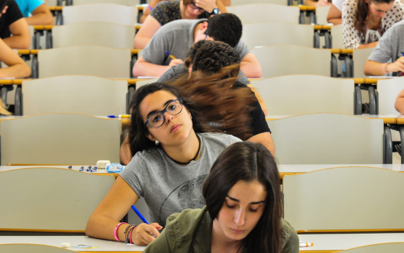 Almudena Grandes, Valle Inclán, Descartes, Kant, la Guerra Civil y la revolución liberal del XIX, para comenzar la ‘última’ Selectividad