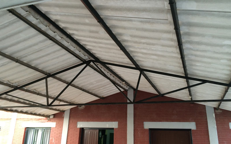 CGT apoya a los padres y vuelve a denunciar ante la Inspección de Trabajo la “peligrosidad” que supone el amianto en el CEIP Reggio