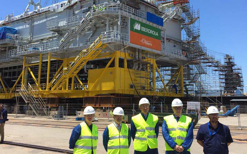 El consejero de Empleo examina en Matagorda el primer contrato en el mercado de la eólica offshore ejecutado por Navantia