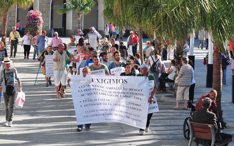“Cacerolada” para ‘despertar’ a los políticos