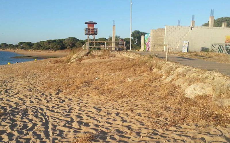 Denuncian el estado “dantesco y bochornoso” de la playa del Río San Pedro entrado ya el mes de junio