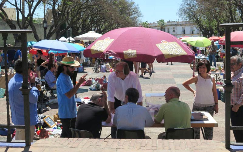 Los vendedores del Rastrillo votan quedarse en la Alameda Vieja