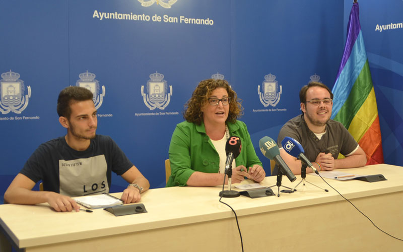 La bandera arcoíris ondeará en La Isla por primera vez por el Día Internacional del Orgullo LGBT, y frente a la Iglesia Mayor
