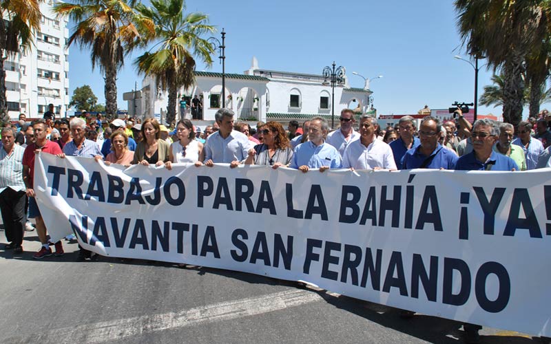 Trabajadores del astillero isleño, que “vuelve a ser la cenicienta del cuento”, salen a la calle “contra nada ni nadie” reclamando faena