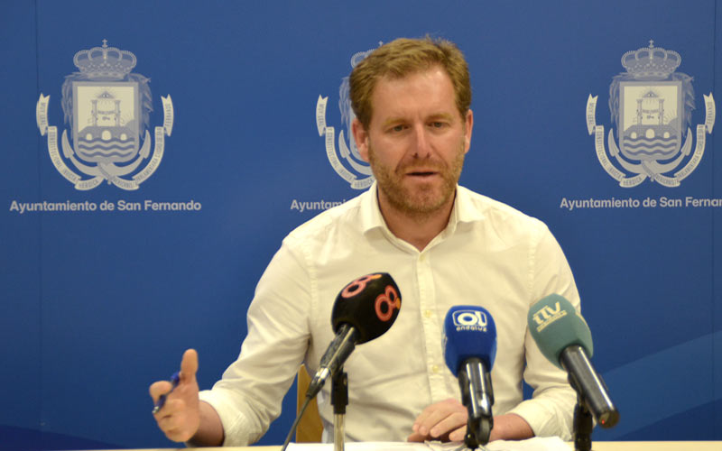 “O gastamos mucho o poco, pero las dos cosas a la vez no se puede señor Raposo”