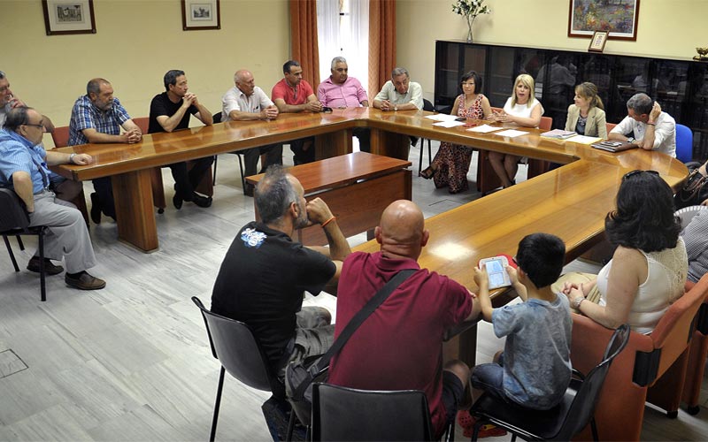 El Ayuntamiento asume la rehabilitación de tres edificios de la barriada de La Constancia, y la Junta de otros cuatro