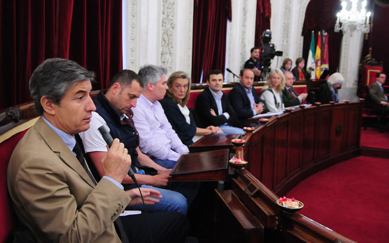 El bipartito quiere tener aprobado el presupuesto de 2016 este viernes en pleno, pero PP y Ciudadanos amenazan con poner trabas
