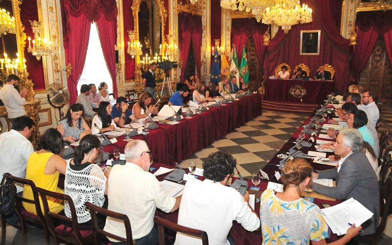 La Diputación aprueba homenajear a la Corporación provincial republicana de 1936 represaliada por el franquismo, pese al PP