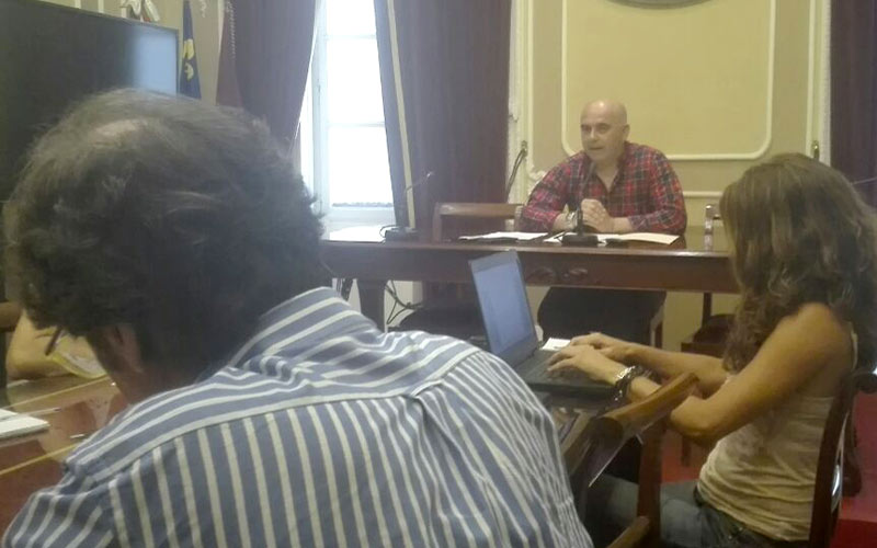 Navarro pide la dimisión de Cantero y Romaní e insiste en que la reducción de la deuda municipal es de 28 millones “a 15 de junio”