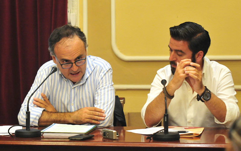 Los socialistas, tras su ‘confusión’ con la deuda, acusan al bipartito de no cumplir su promesa de llevar a cabo una auditoría económica