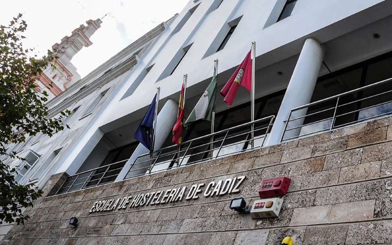 La Escuela de Hostelería de Cádiz retrasa un poco más la prometida reanudación de las clases por obras y falta de profesores