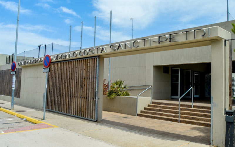 El Consistorio chiclanero devuelve 680.000 euros de la aportación de la Junta para el pabellón de la Costa por la “gestión” del PP
