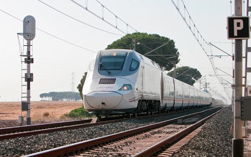 Cerca de 339.000 viajeros eligieron el tren para viajar entre la Bahía de Cádiz y Madrid en la primera mitad del año, un 8,9%