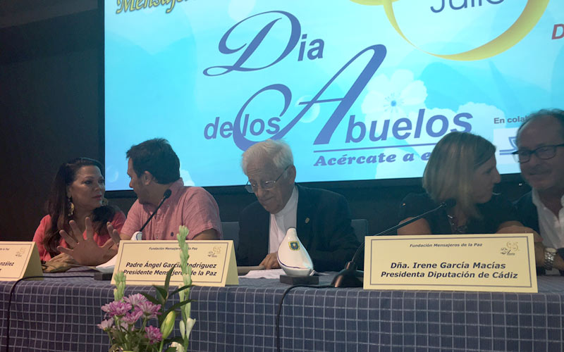 Mensajeros de la Paz celebra el Día de los Abuelos, esos “superhéroes de incógnito”, reuniendo a 700 mayores en Cádiz