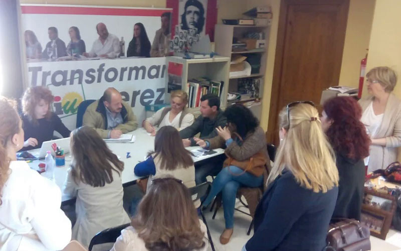 IU entiende que a partir de octubre “no habrá excusas para que el servicio de ayuda a domicilio siga, un sólo día, en manos privadas”