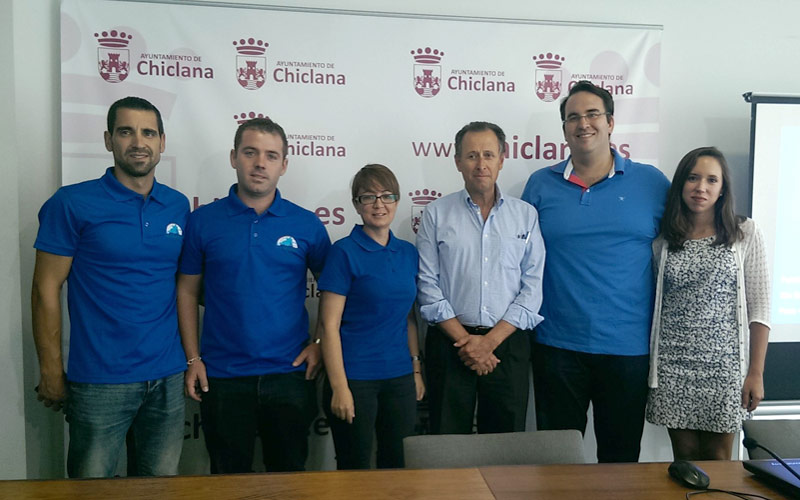 Vecinos y turistas en Chiclana pueden acceder ya a wifi gratis durante una hora en la zona de playa