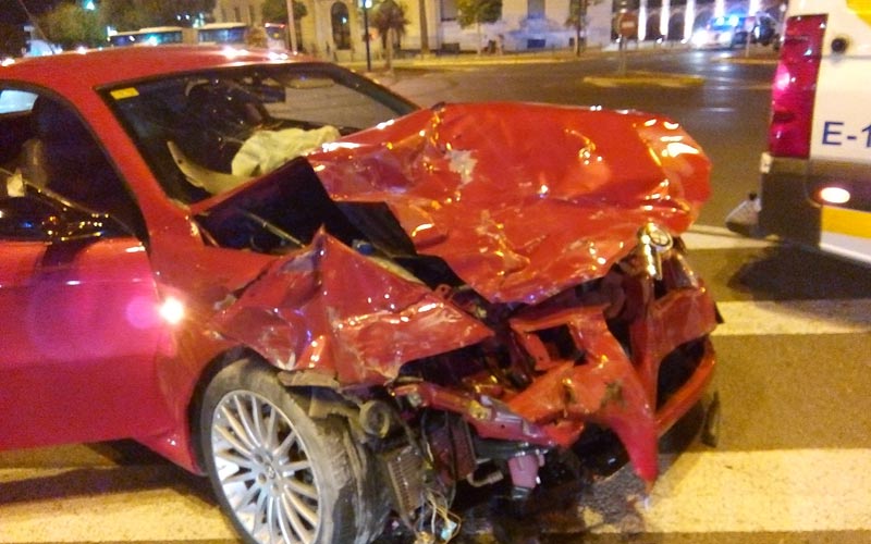 Aparatoso accidente en las Puertas de Tierra con tres heridos