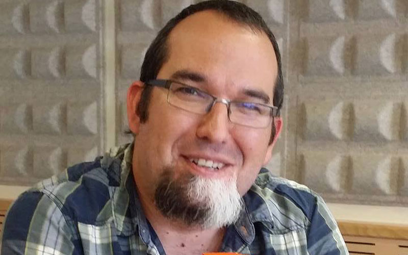 Paco Ramos Torrejón nos trae sal y sol de Cádiz, en los versos