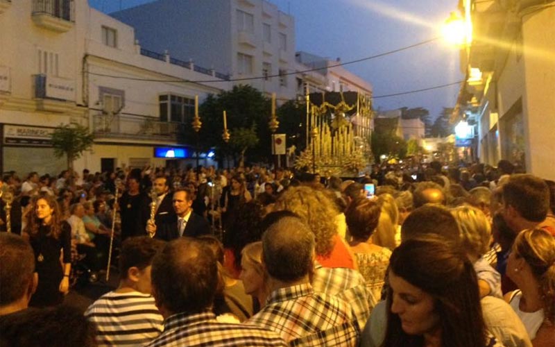Chiclana vive un fin de semana “brillante” rematado por una magna mariana que Cádiz Laica tacha de “orgía de confesionalismo”