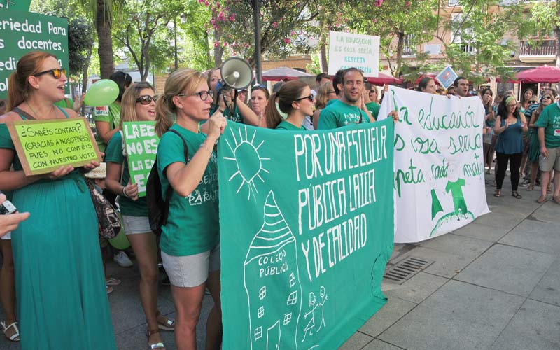 Maestros protestan en Cádiz por los “recortes” de la Junta confirmados tras la adjudicación de vacantes del nuevo curso