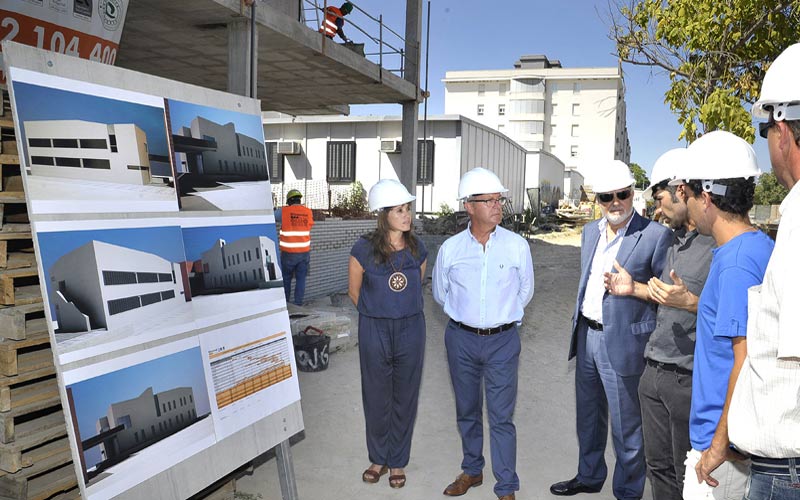 La obra de ampliación en marcha del IES Fernando Quiñones permitirá retirar durante el nuevo curso las aulas prefabricadas