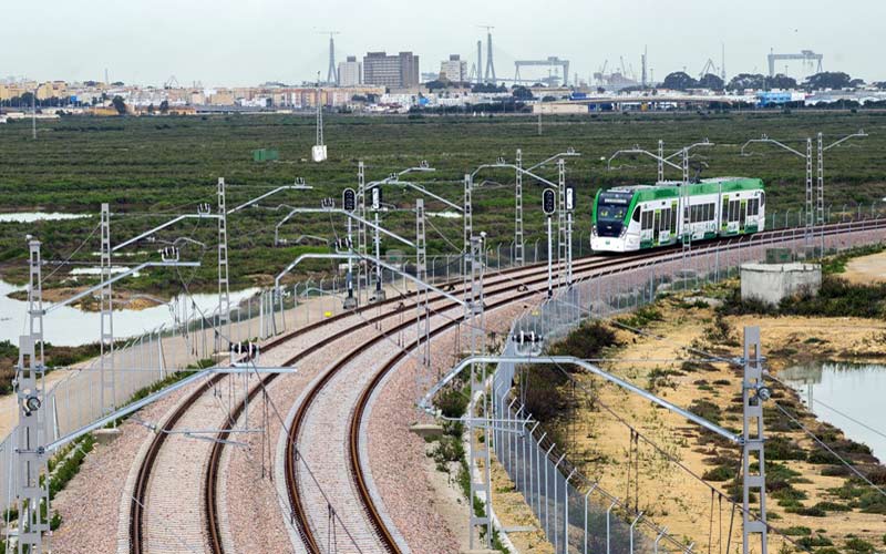 La electrificación de la catenaria del tranvía de la Bahía anuncia el desarrollo de las nuevas pruebas dinámicas entre Chiclana y La Isla