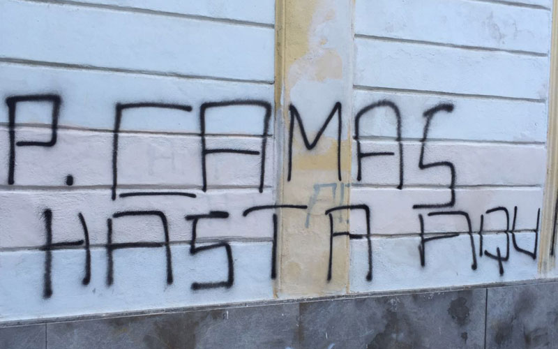 Vuelven las amenazas al Gobierno jerezano con pintadas anónimas en domicilios y daños a vehículos de varios de sus miembros