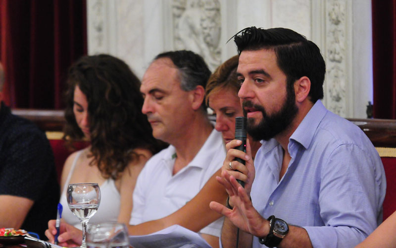 La oposición persiste en que el Ayuntamiento de Cádiz debe sumarse a la denuncia por amenazas al portavoz socialista
