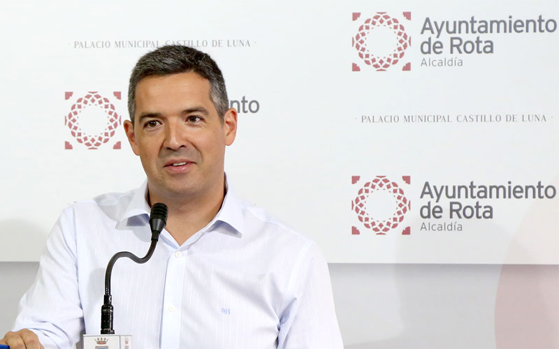 El alcalde roteño recopila el “amplio número de proyectos” que verán la luz “paulatinamente” en los próximos meses