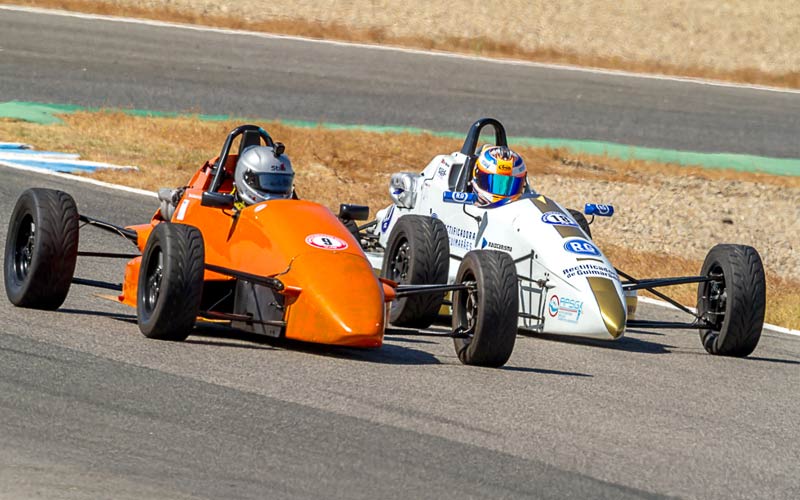 El automovilismo clásico anima el circuito jerezano