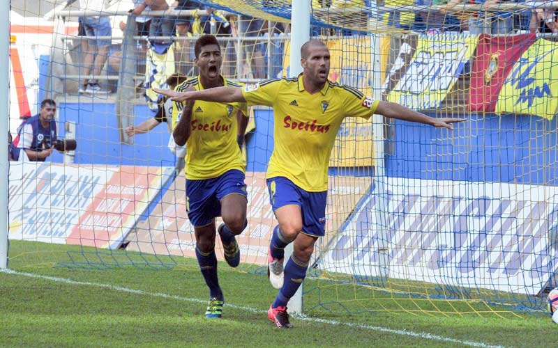 Primera victoria, merecida ante el Getafe, y fiesta amarilla