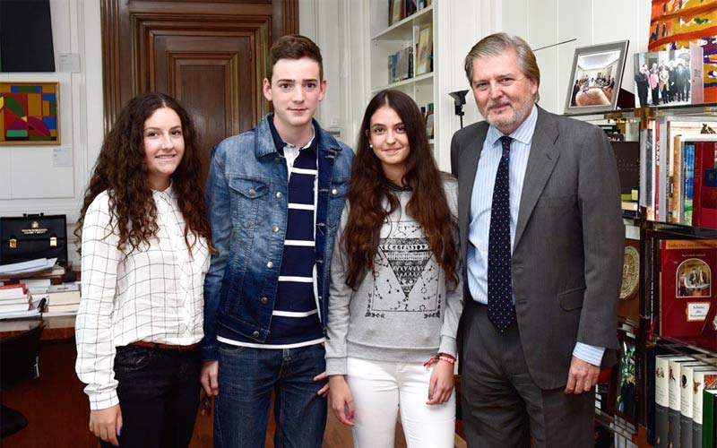 El adolescente isleño que ha reunido 240.000 firmas contra las reválidas del PP logra ser escuchado por el ministro de Educación