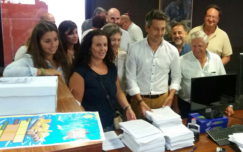 El PP habla de la “rebelión de la calle” tras presentar más de 2.500 alegaciones recogidas entre los chiclaneros contra la subida del IBI