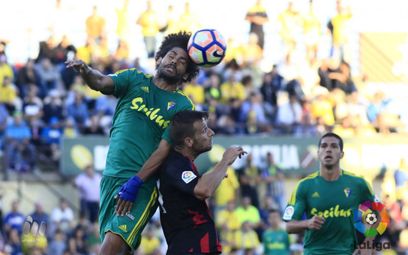 Poco fútbol en Reus, y el previsible empate acabó en derrota