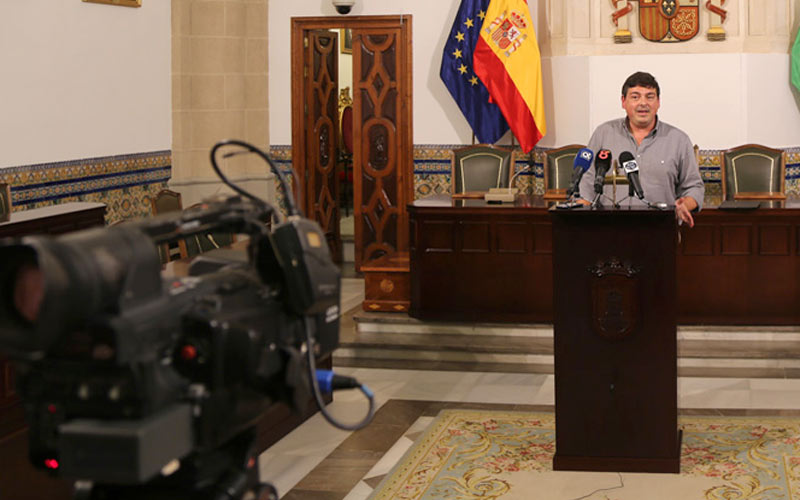 “Un ayuntamiento no puede multarse a sí mismo”: Manrique aclara el archivo de una denuncia policial por una fiesta municipal