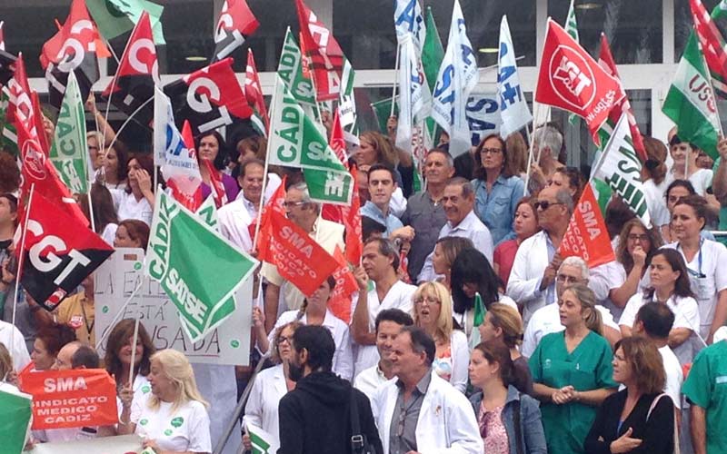 Trabajadores y sindicatos protestan en el Hospital de Jerez por “la falta de personal”; para el SAS, “no se puede hablar de recortes”