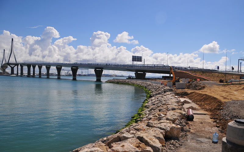 El segundo puente, sin terminar, cumple un año abierto al tráfico
