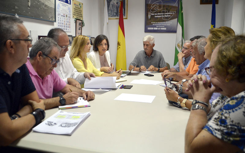 Isla de León pide a Cavada que presione a la Junta para que se construya la estación de autobuses, adjudicada hace meses